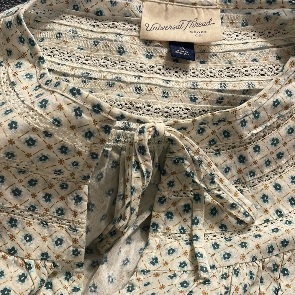Women's Balloon Long Sleeve Poet Blouse - Universal Thread™ xs NWOT - Picture 7 of 8